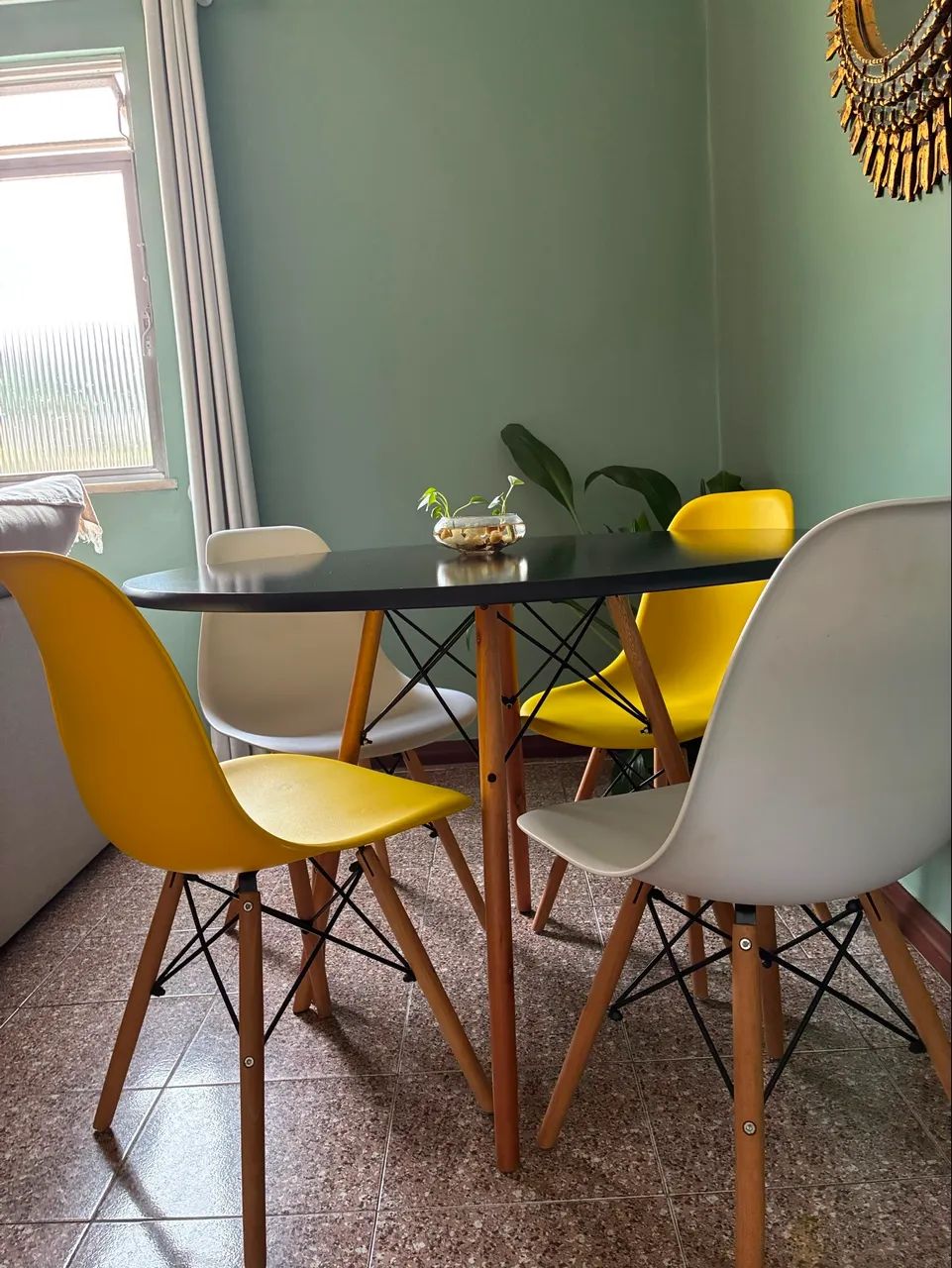 Conjunto Mesa Redonda + Cadeiras Eames Eiffel (Largura 1,10 m)