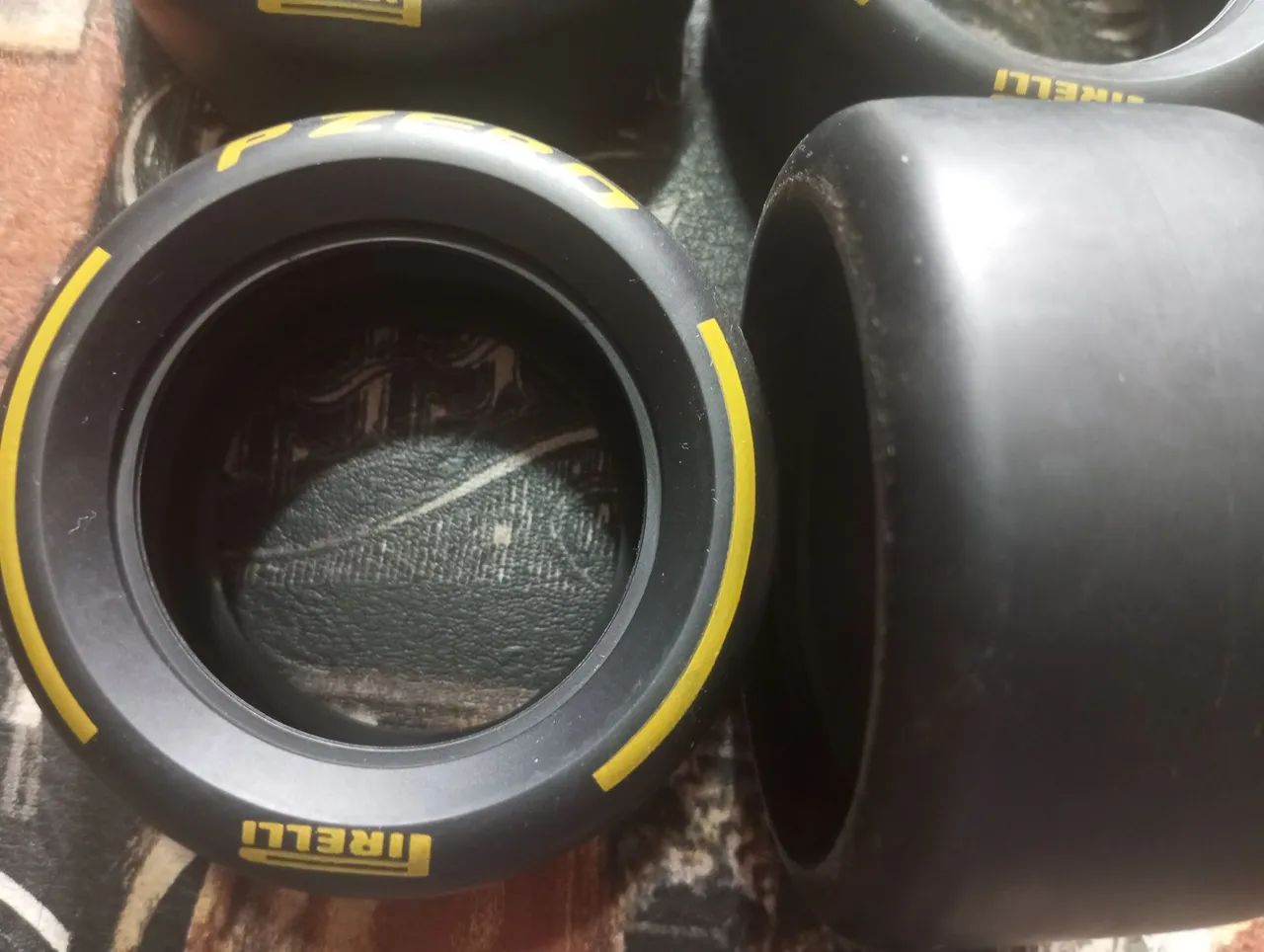 F1 Lego jogo de Pneus PIRELLI PZERO Logo Amarelo  - Foto 3