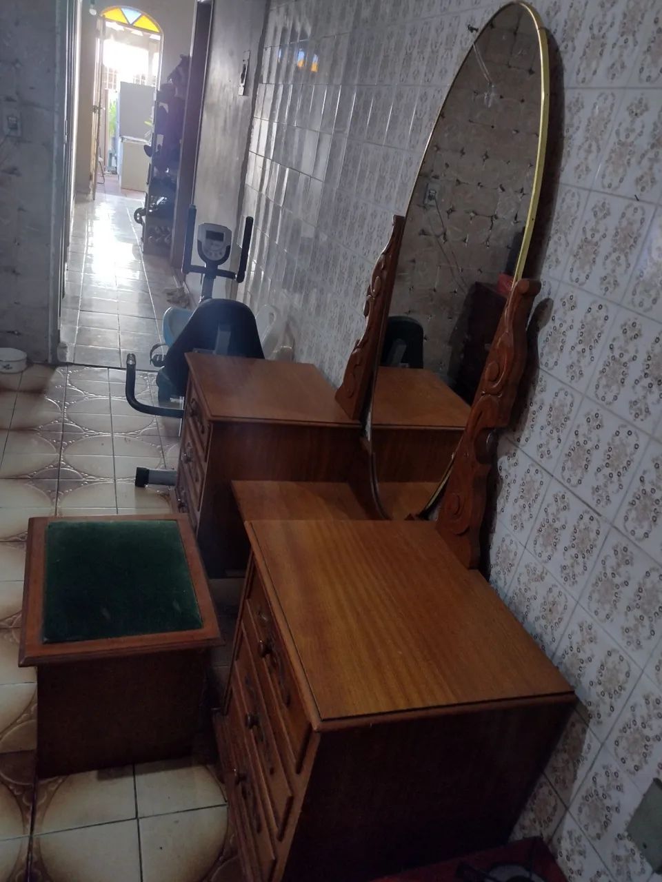 Vendo penteadeira de madeira maciça com 6 gavetas  - Foto 5