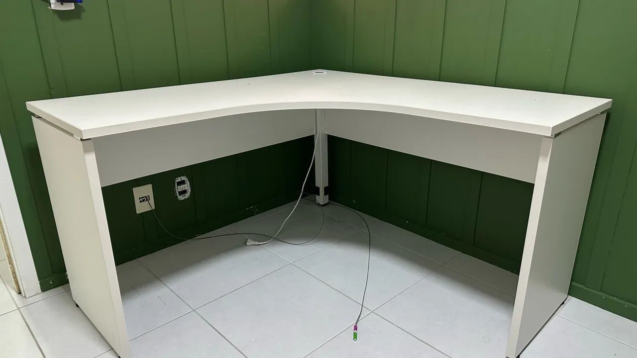Escrivaninha com tomada - Foto 3