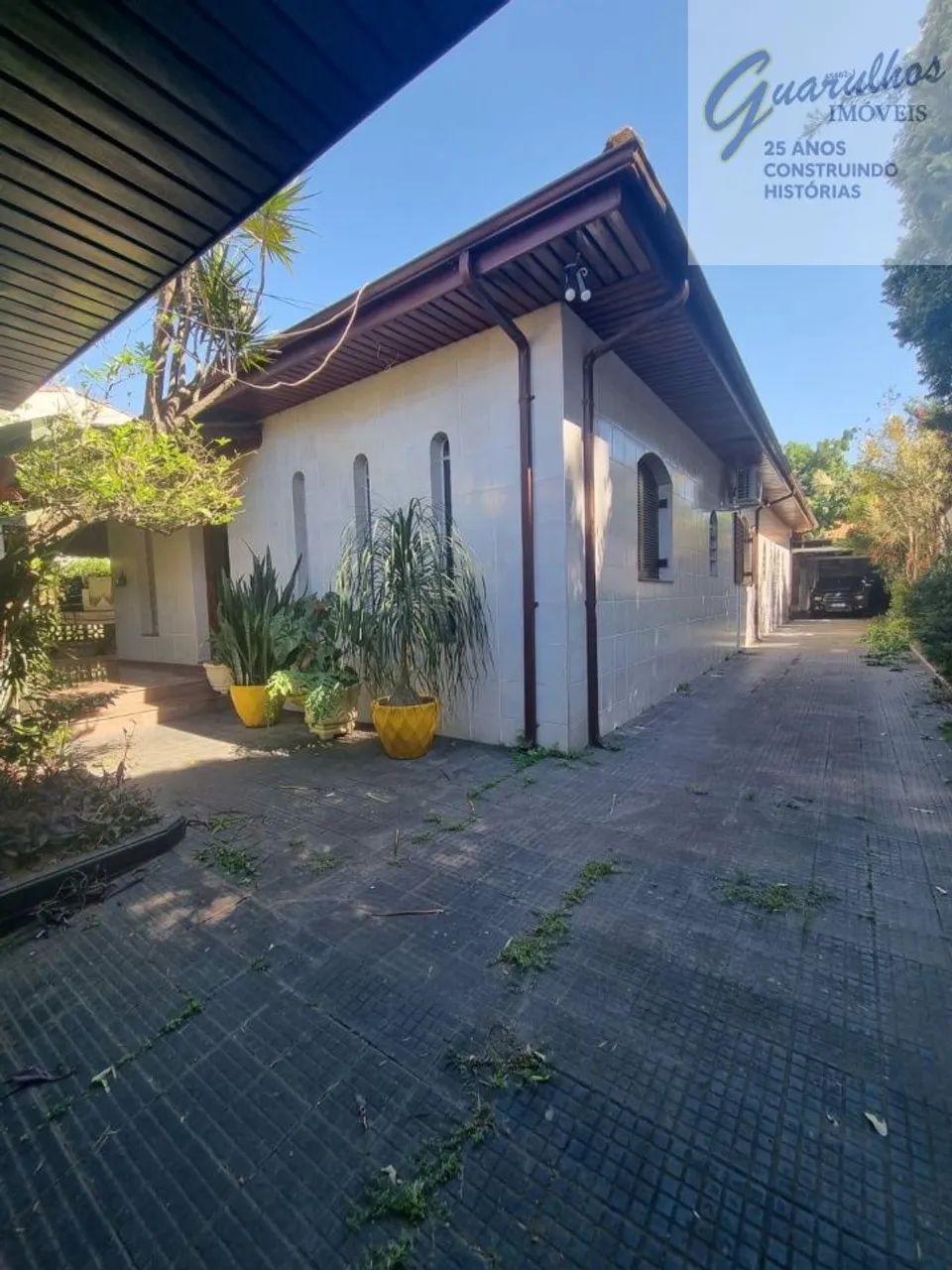 Linda casa terrea com muita area verde