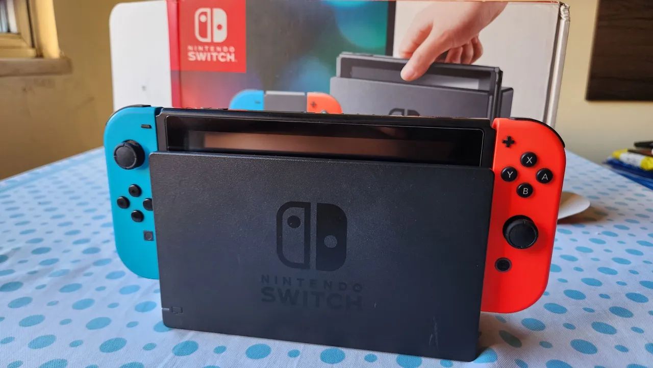 Nintendo Switch V1 (Desbloqueável) + Acessórios - Consoles de