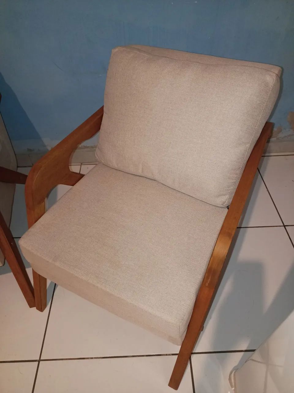 2 poltronas decorativas madeira maciça luxo linho bege - Foto 4