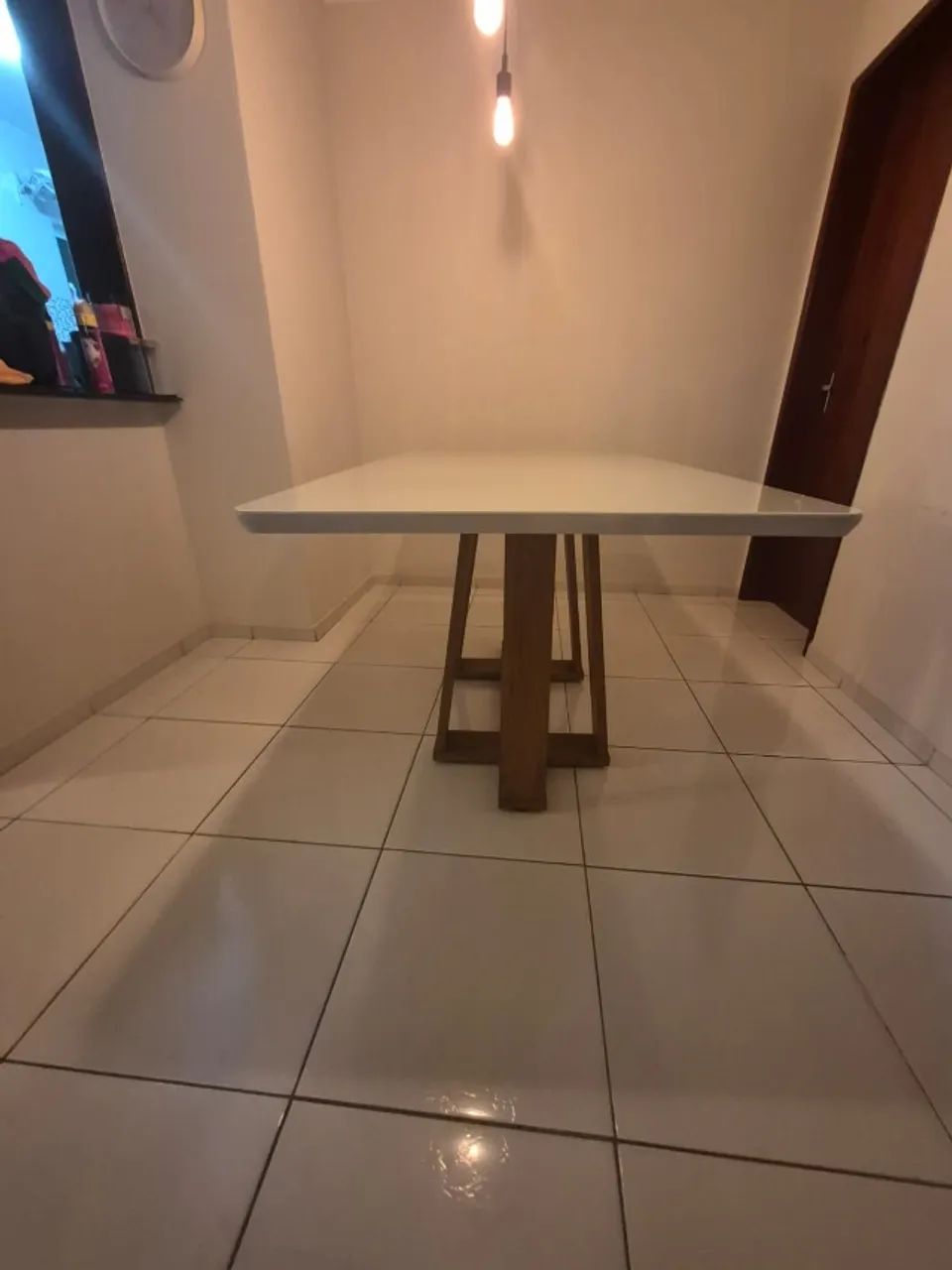 MESA DE JANTAR COM SEIS CADEIRAS - Foto 4