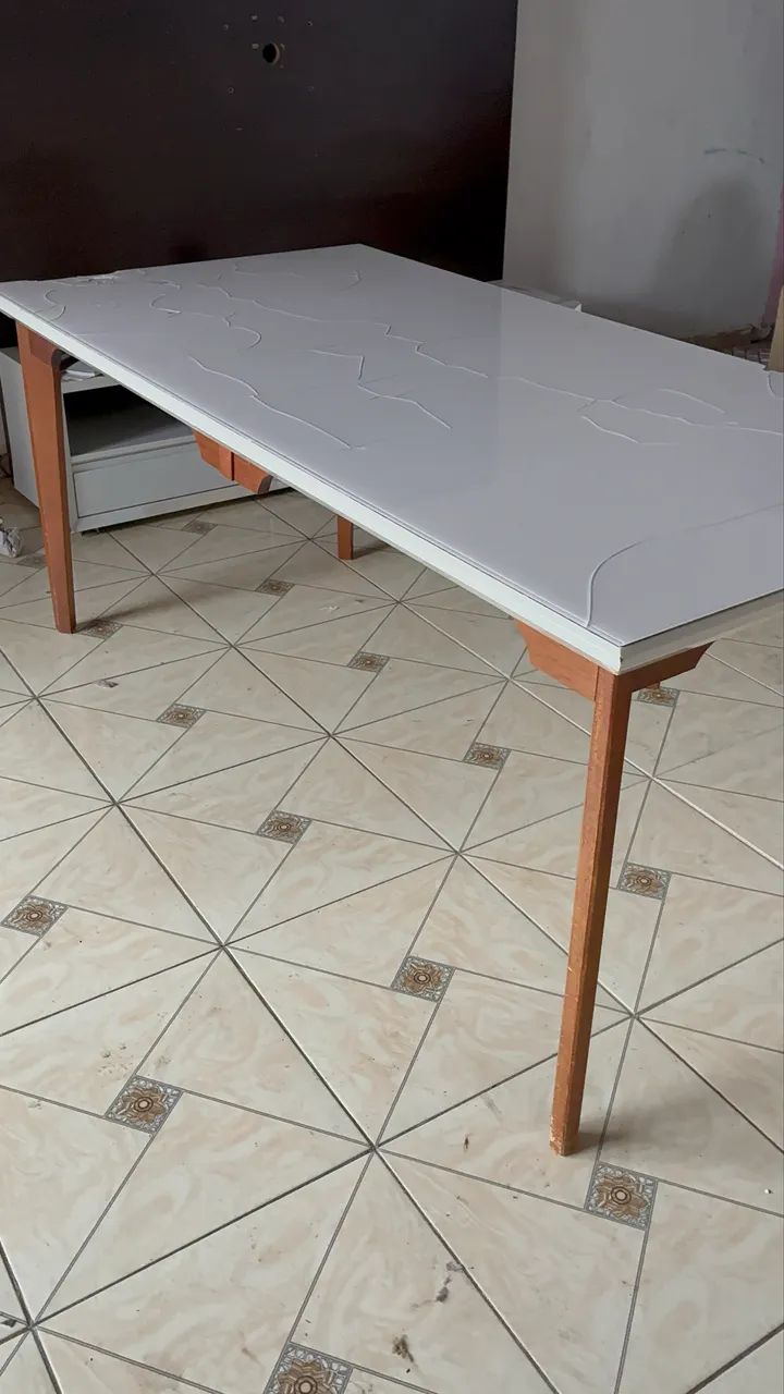 Mesa de madeira com tampo de vidro  - Foto 3