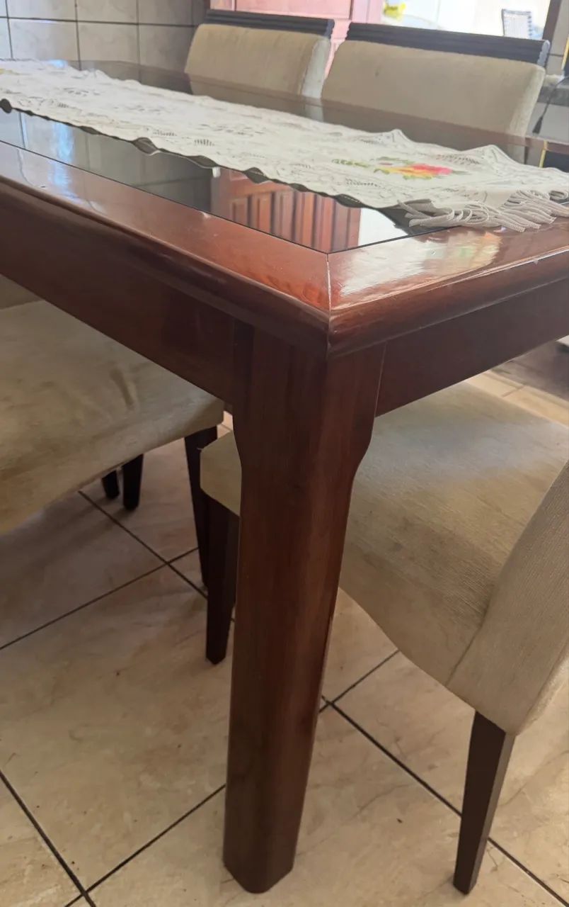 Mesa madeira com vidro e 6 cadeiras  - Foto 3