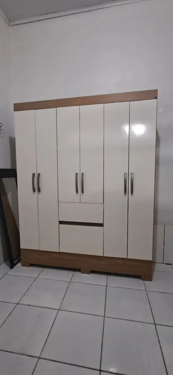 Guarda roupa semi novo