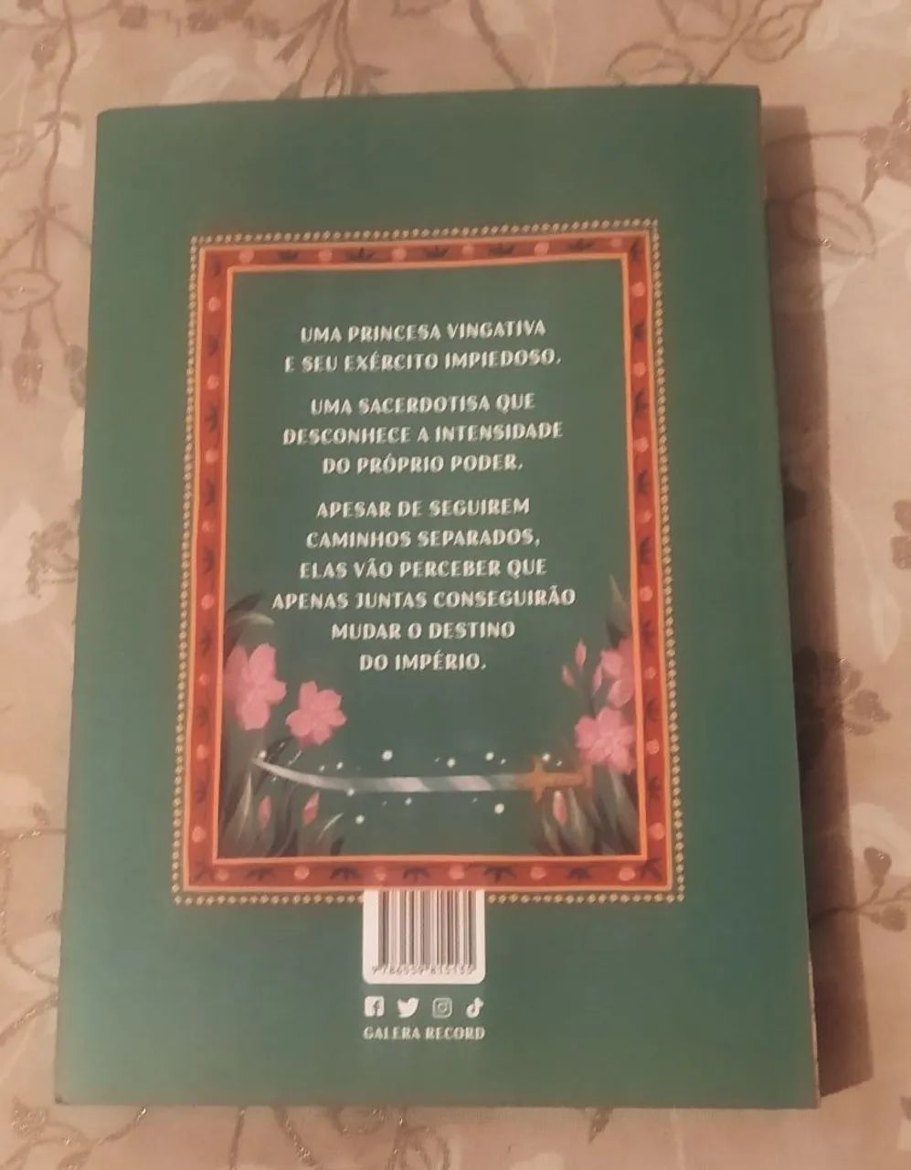 A espada de Oleandro - Tasha Suri. - Foto 4