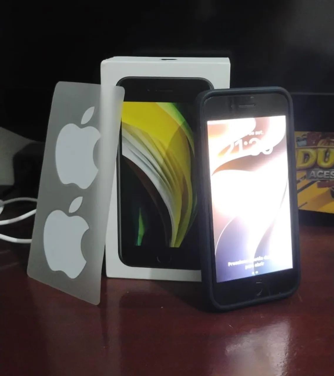 iPhone SE 2020 128GB + Caixa e Capinha e película 