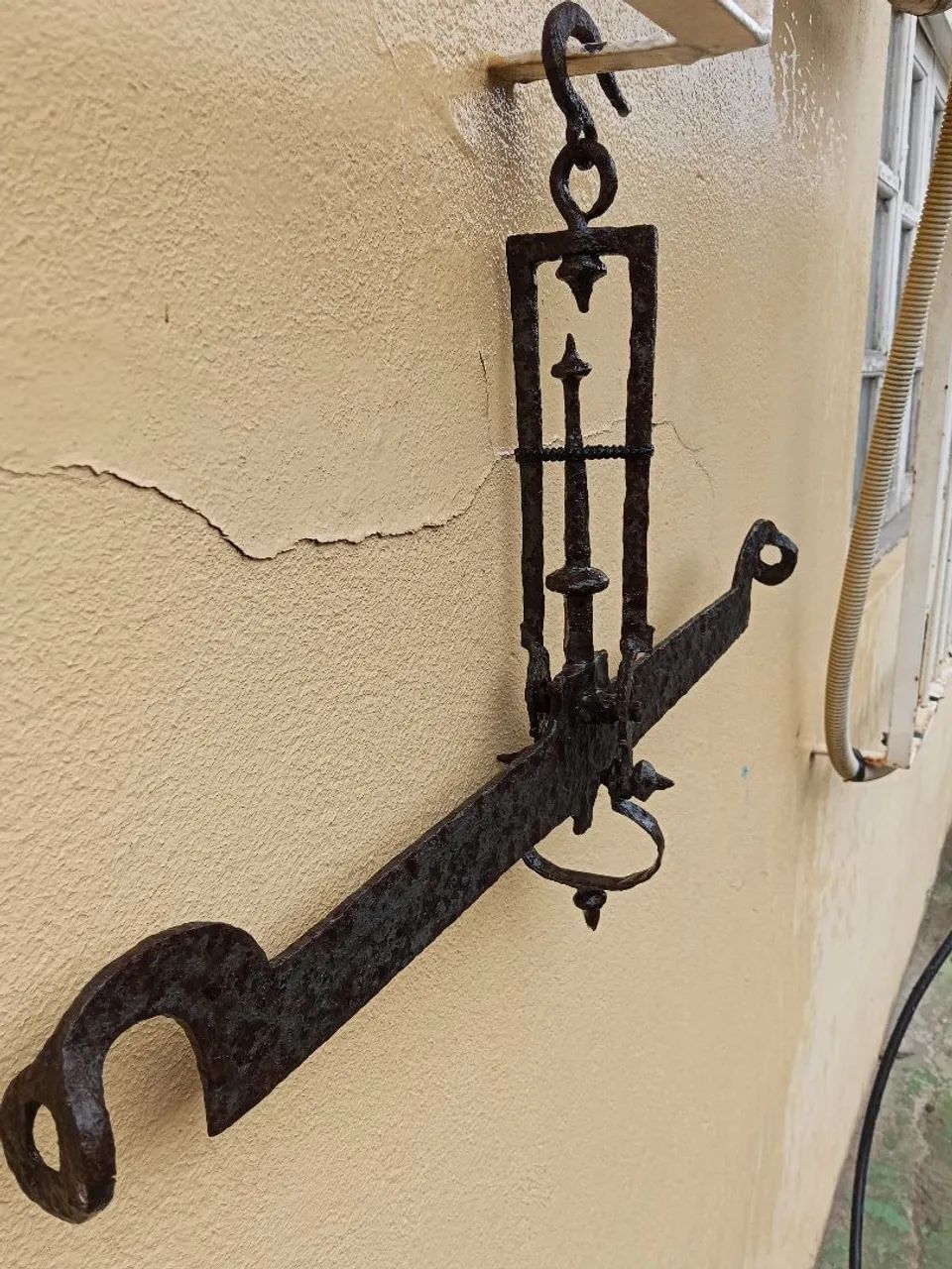 Balança muito antiga,Leia : - Foto 4