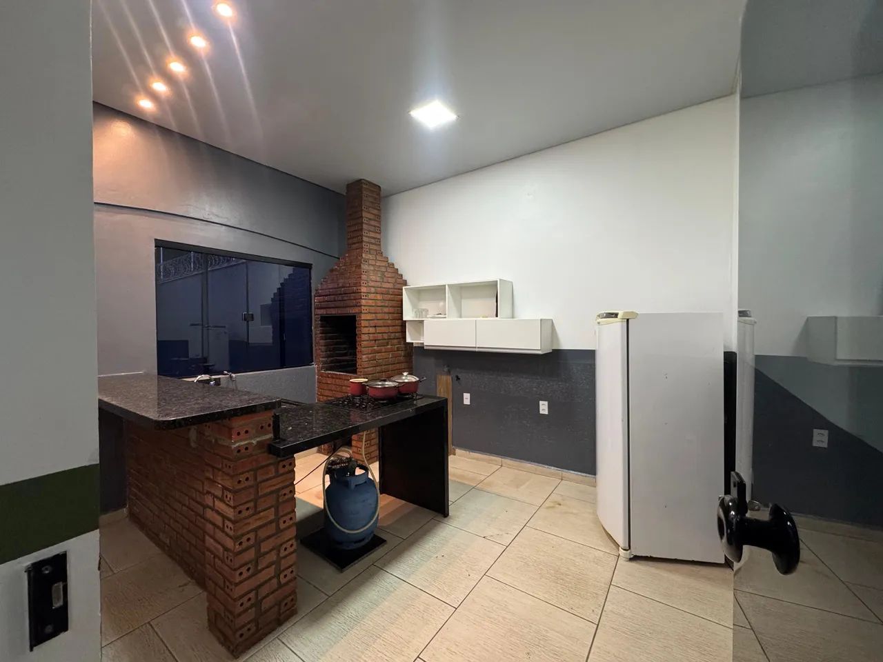 Alugo casa mobiliada com 3 suítes no Primavera - Foto 2