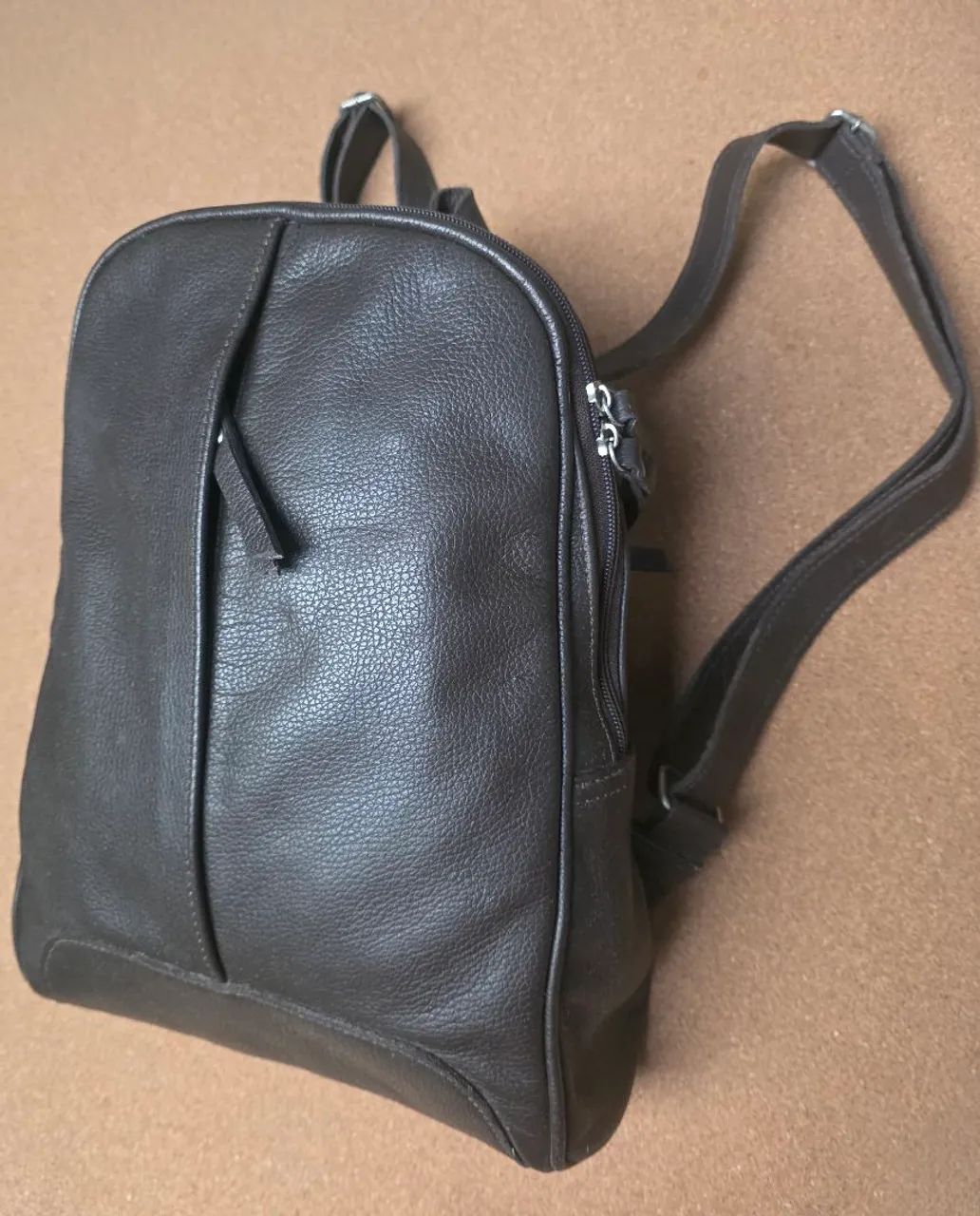 Bolsa Mochila Marrom - Compacta e Funcional