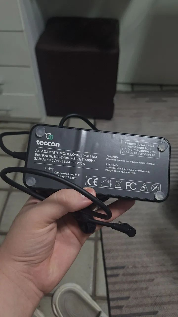 Vendo fonte compatível com Avell A65 Liv