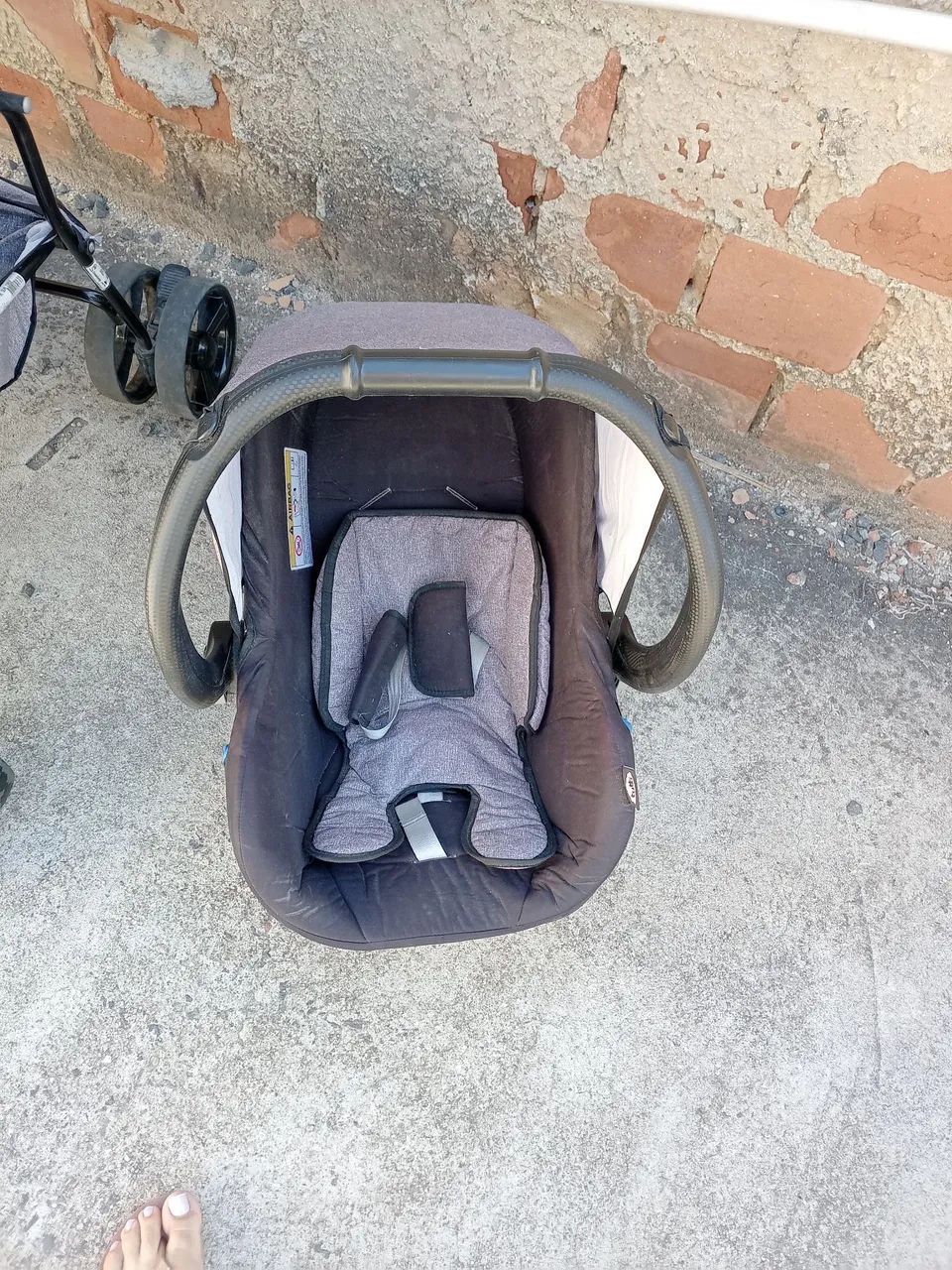 Carrinho de bebe com bebê conforto  - Foto 2