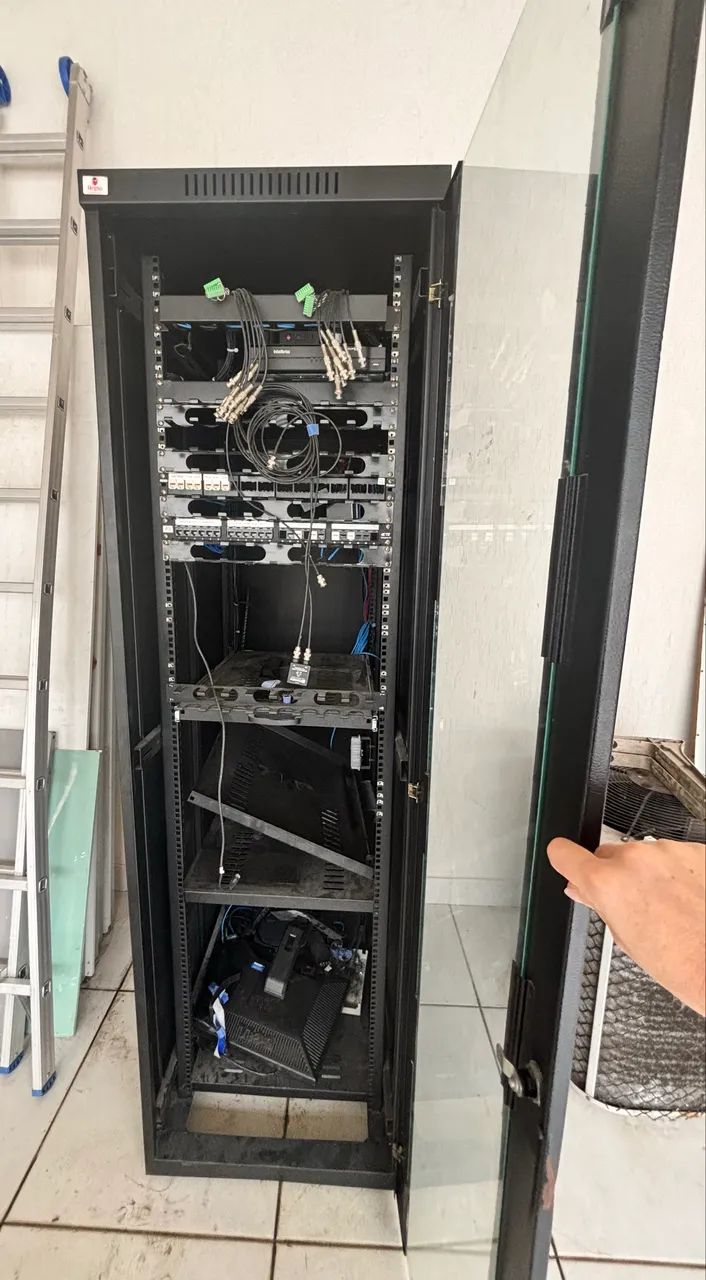 RACK PADRÃO MODELO PISO PARA SERVIDOR