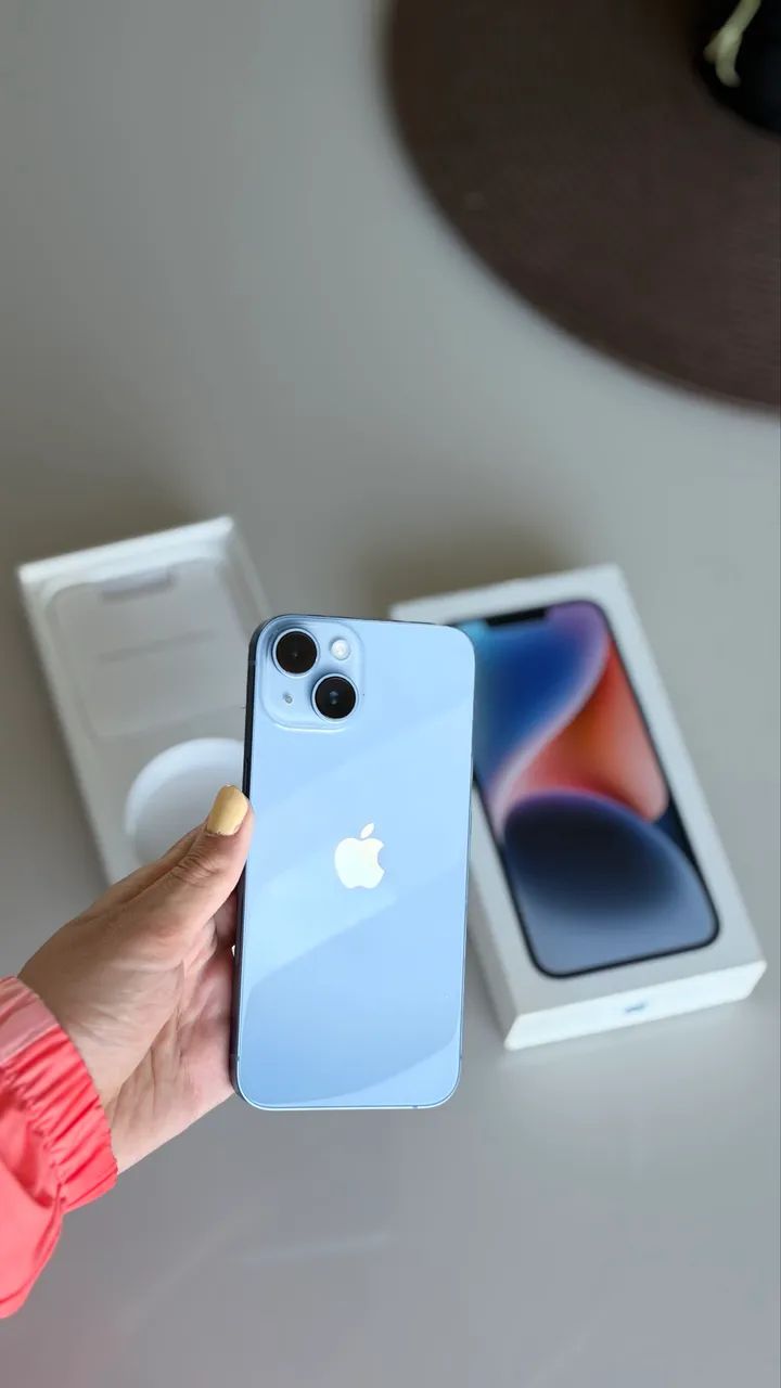 iPhone 14 - com capinha e carregador portátil 