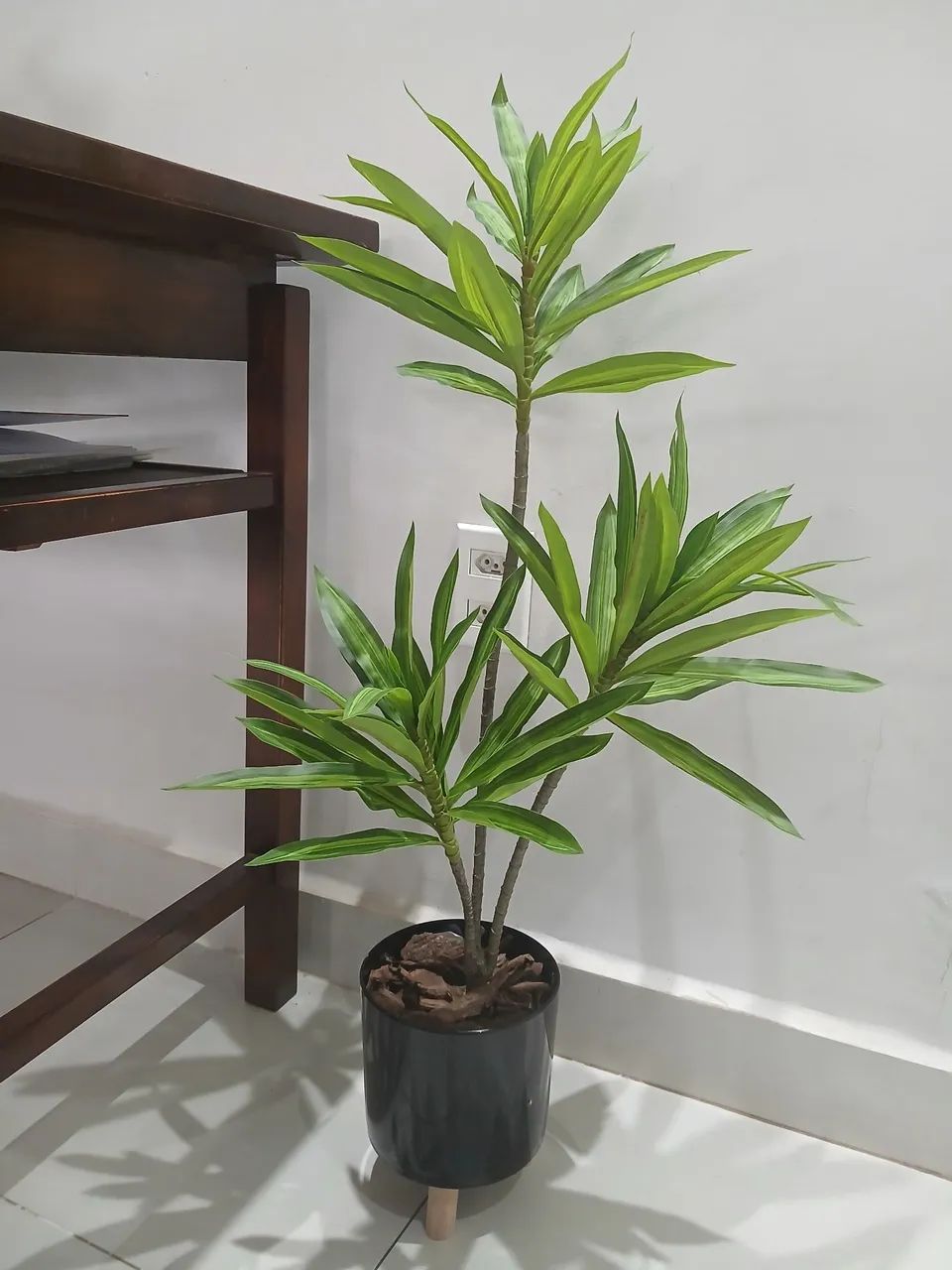 Vaso com planta artificial Yucca  para decoração  - Foto 2