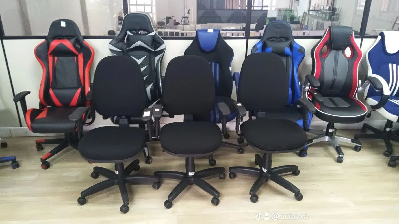 Cadeiras de Plástico Pretas - R$ 99 - Foto 4