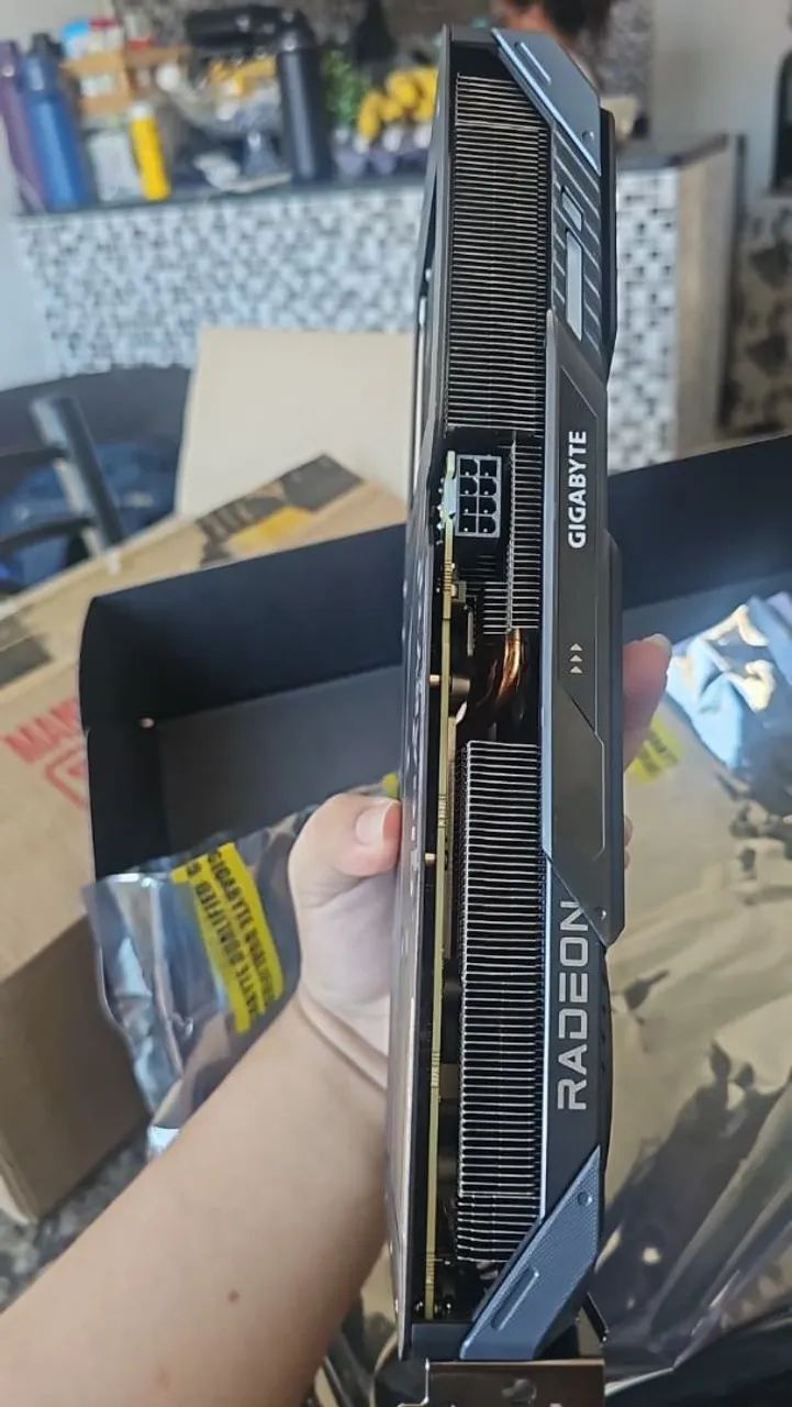 RX 9060XT 16GB GIGABYTE - Foto 3