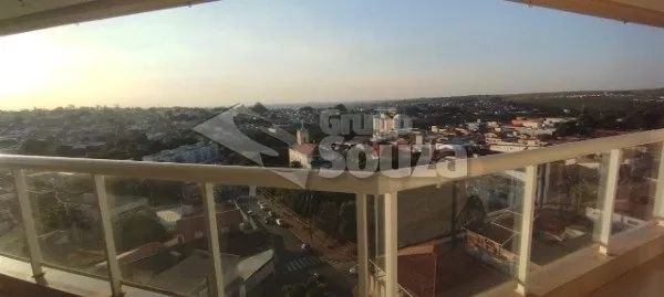 Imóvel em Centro, com 311.11m², 3 quarto(s) e 2 banheiro(s).