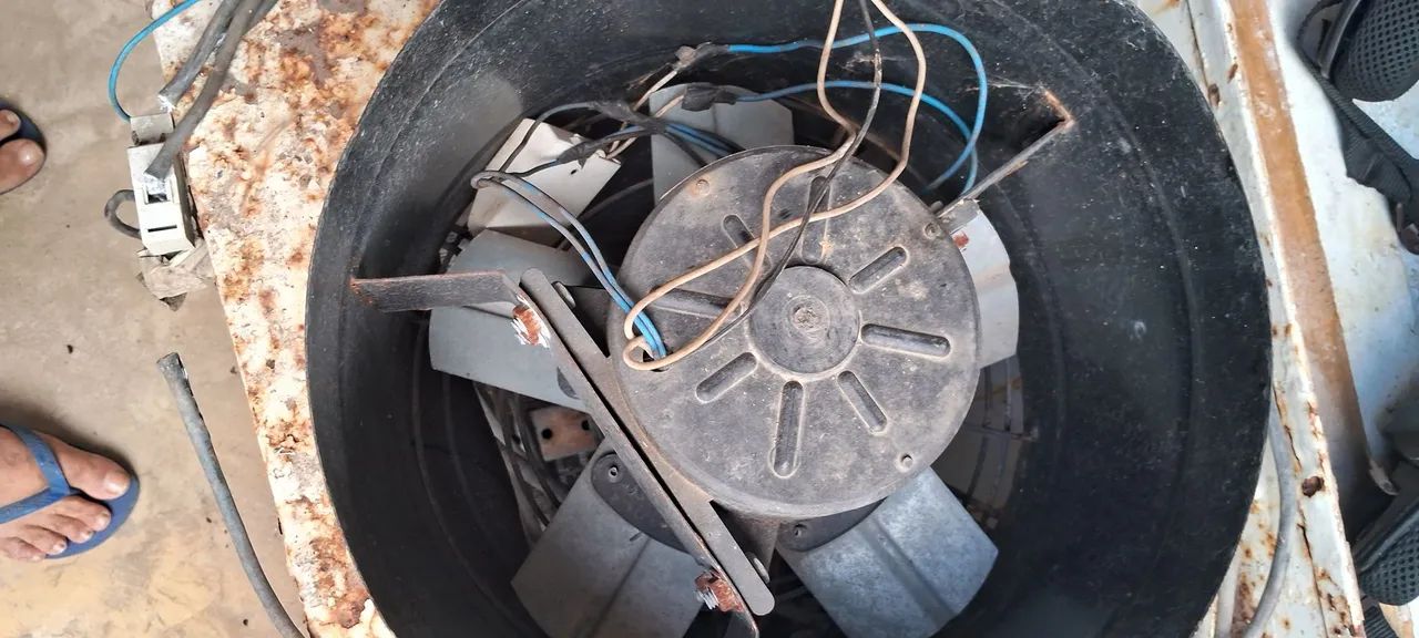Câmera frigorífica antiga funcionamento perfeito trifásico com motor sobressalente!! - Foto 4