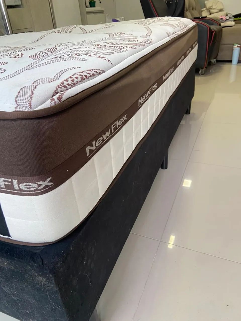 Vendo cama box solteiro maxflex. 