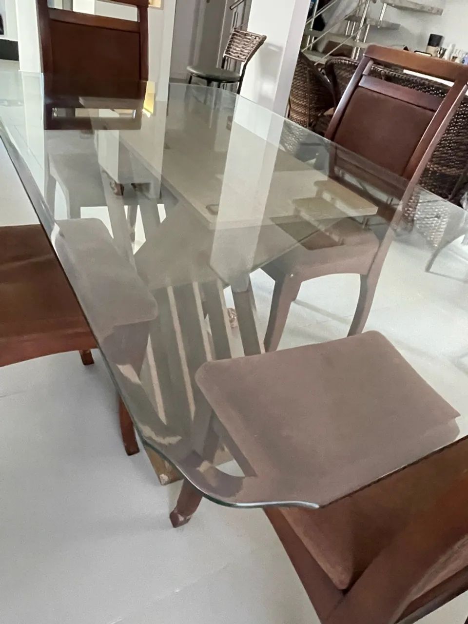 Mesa de Vidro com 6 lugares, base de madeira - Foto 2