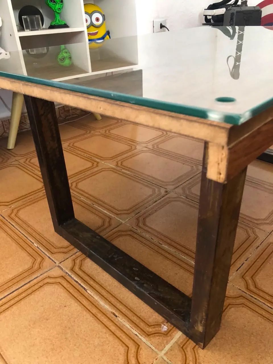 Mesa de centro com vidro e madeira  - Foto 2