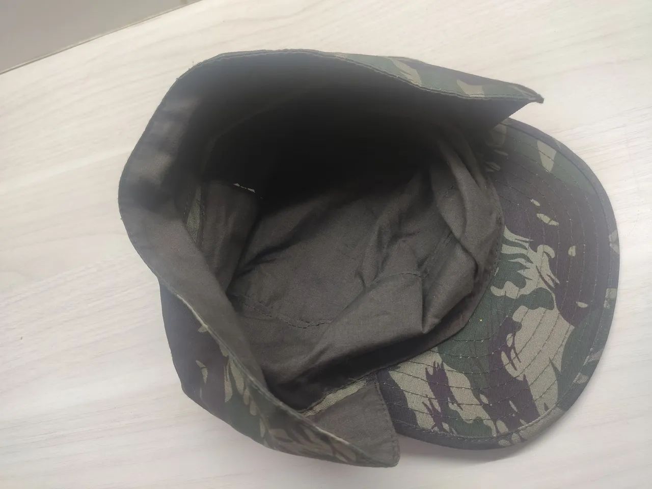 Boina verde e boné camuflado  - Foto 4