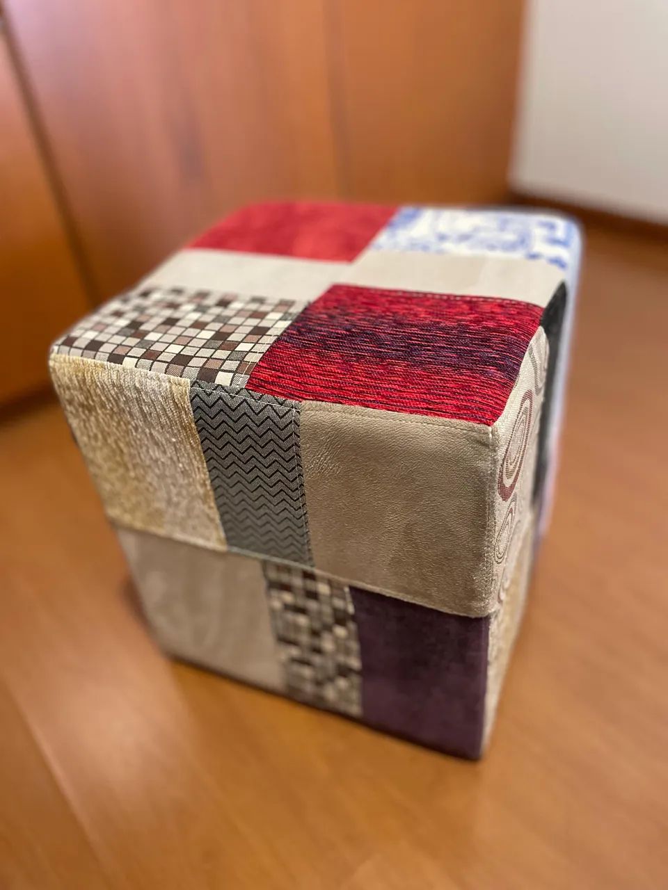 Puff de veludo em patchwork 417563117953361920