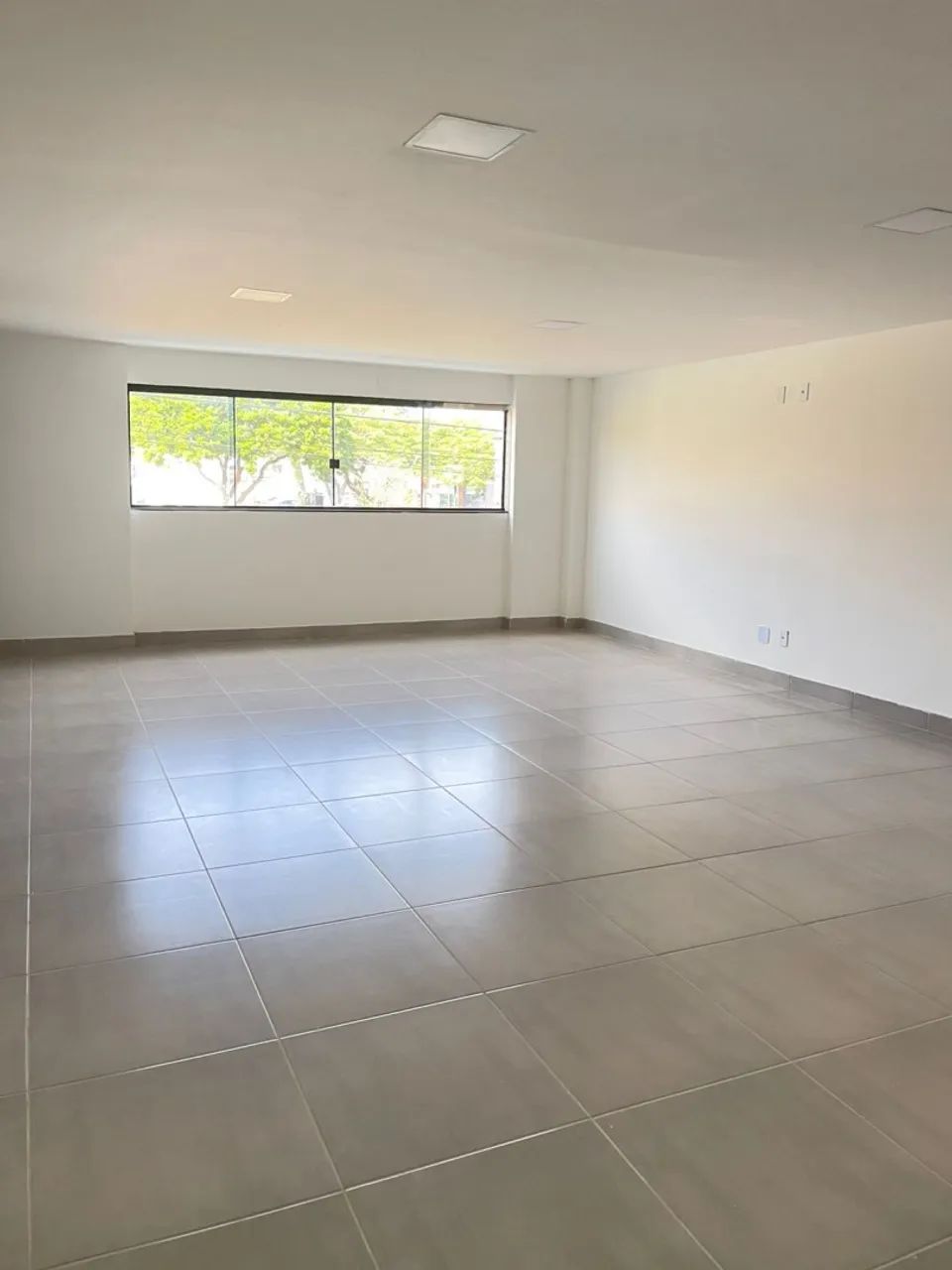 SALA COMERCIAL AMPLA NA QD 22 DO SETOR LESTE -DF (SALA 105) - Foto 2