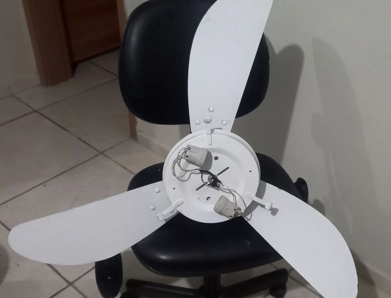 3 Ventiladores de teto com seus controles.  - Foto 6