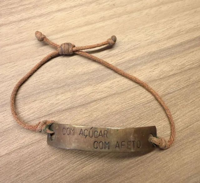 pulseira com placa metálica: "com açúcar , com afeto"  - Foto 3