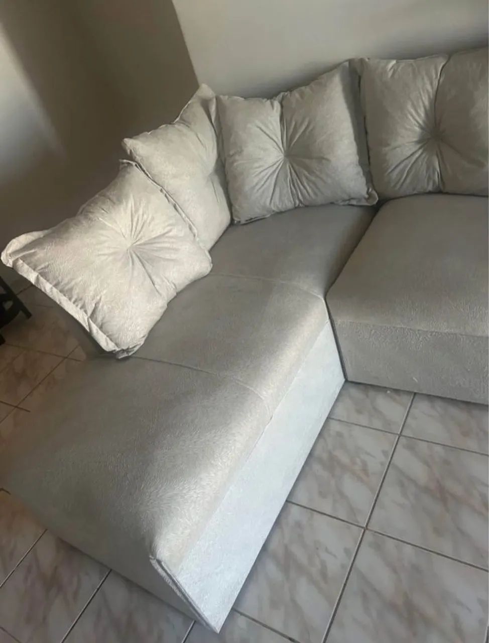 SOFÁ DE CANTO ALMOFADAS 