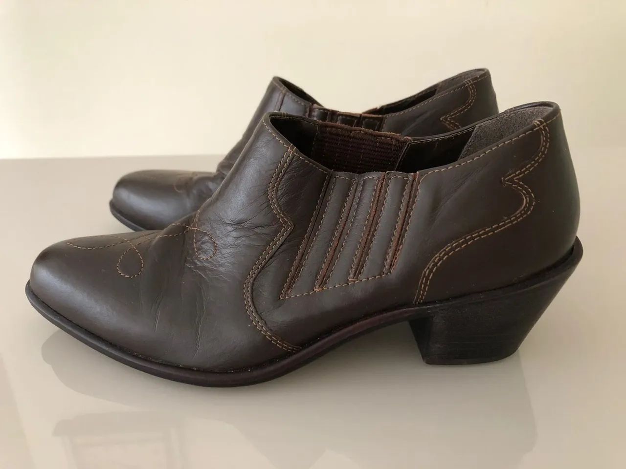 2 Botas em Couro Legítimo  - Foto 2