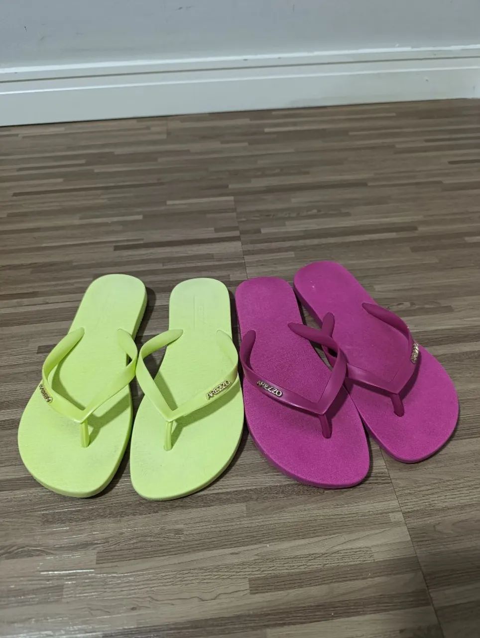 2 Chinelo Arezzo tamanho 34 - pink e verde