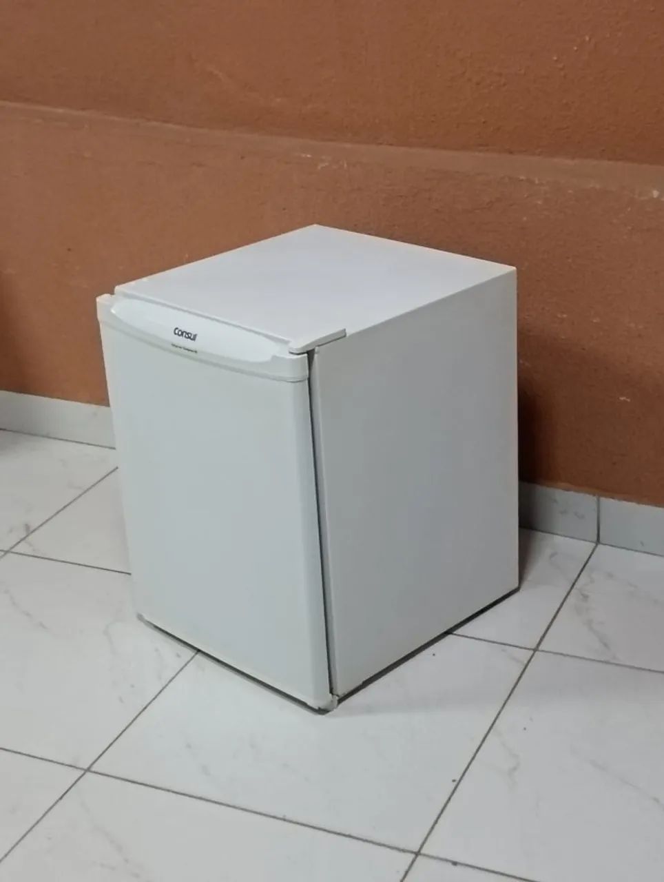 Vende-se Frigobar Consul 80 litros - Foto 2