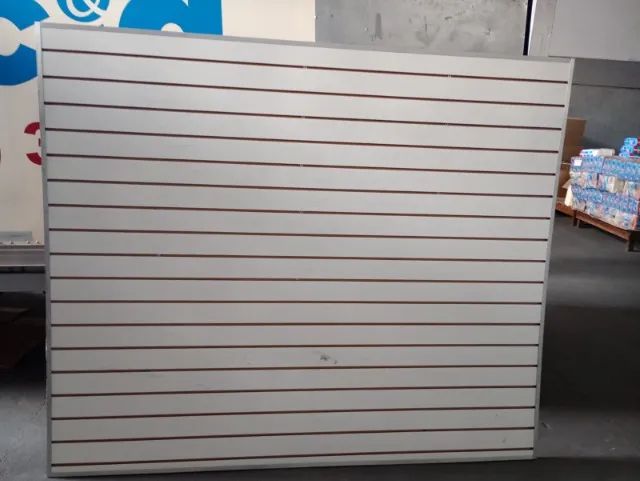 Painel com ferragens 