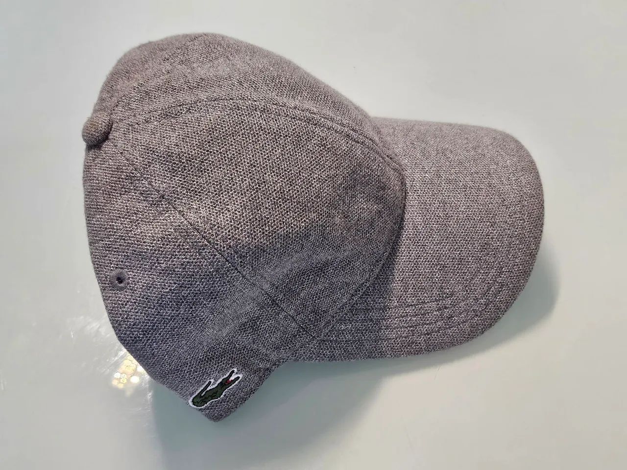 Boné Lacoste cinza
