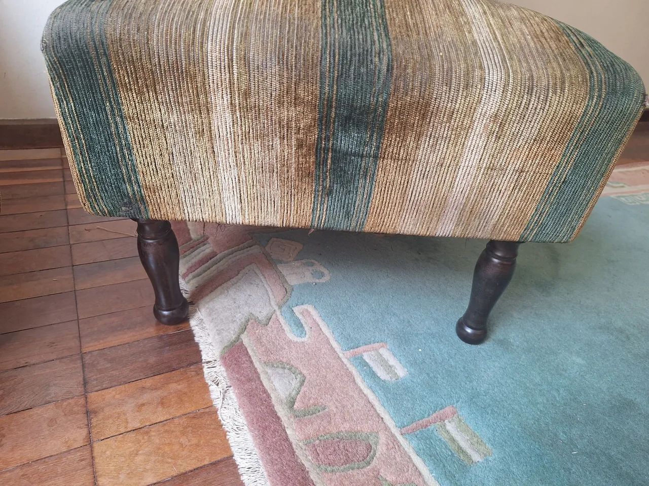 Vendo Conj. Poltronas Veludo (retrô) - Foto 2