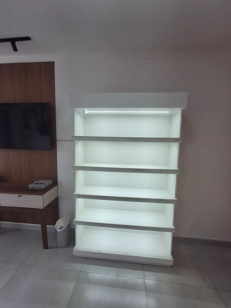 Armário Comercial com iluminação LED  - Foto 3