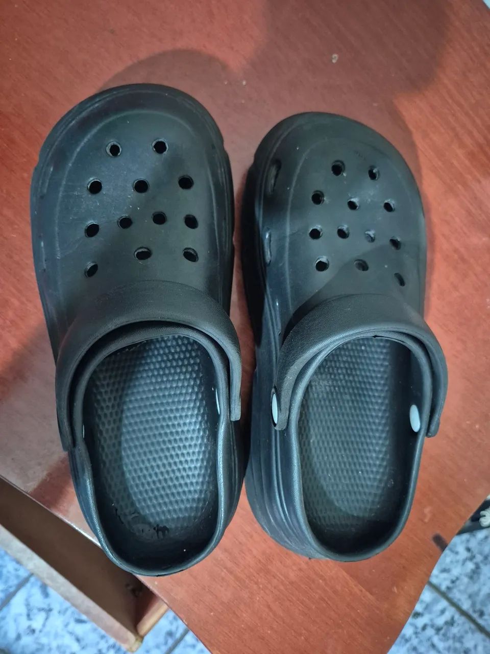 Crocs seminovo - Foto 2