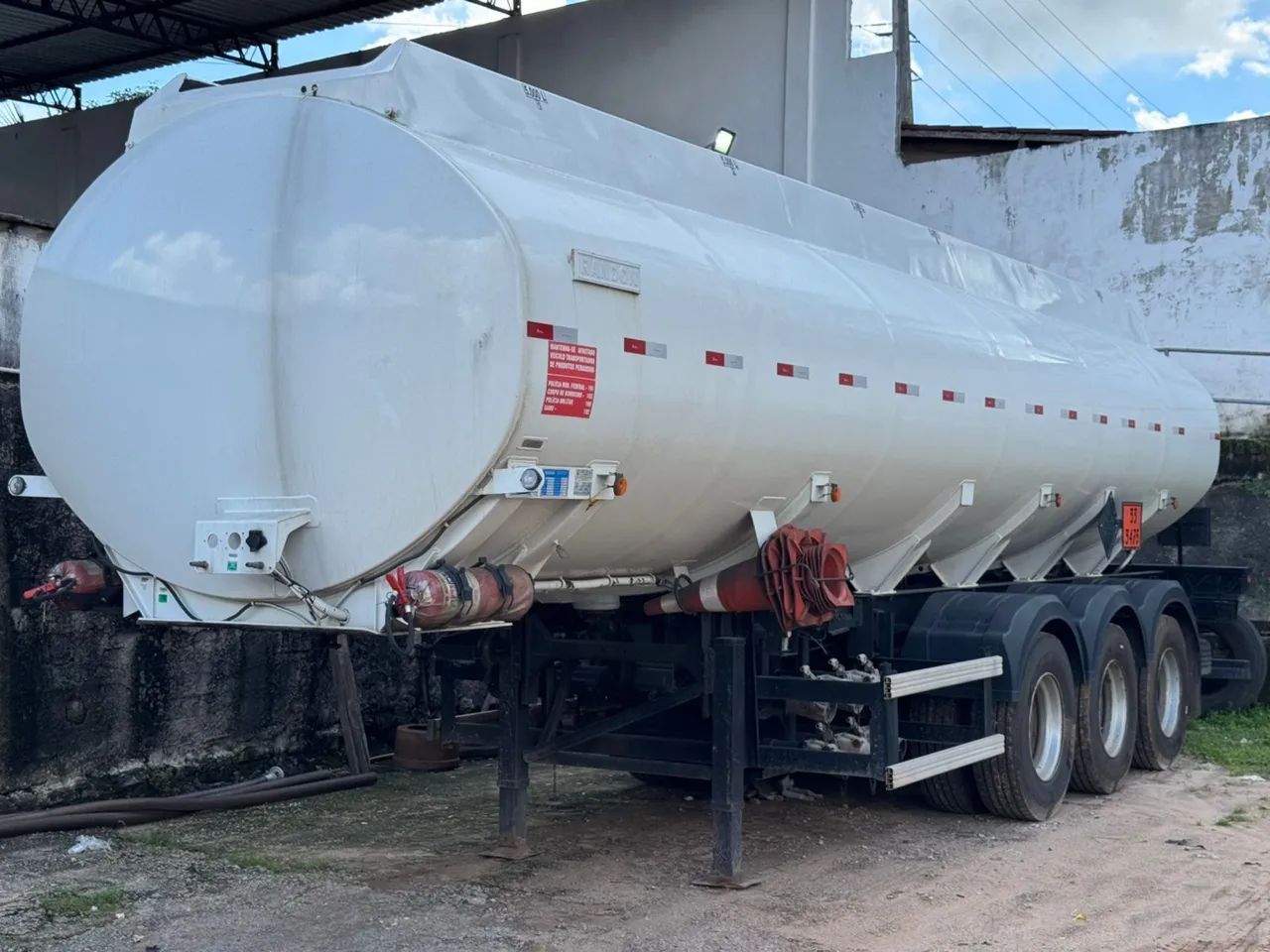 CARRETA TANQUE COMBUSTÍVEL