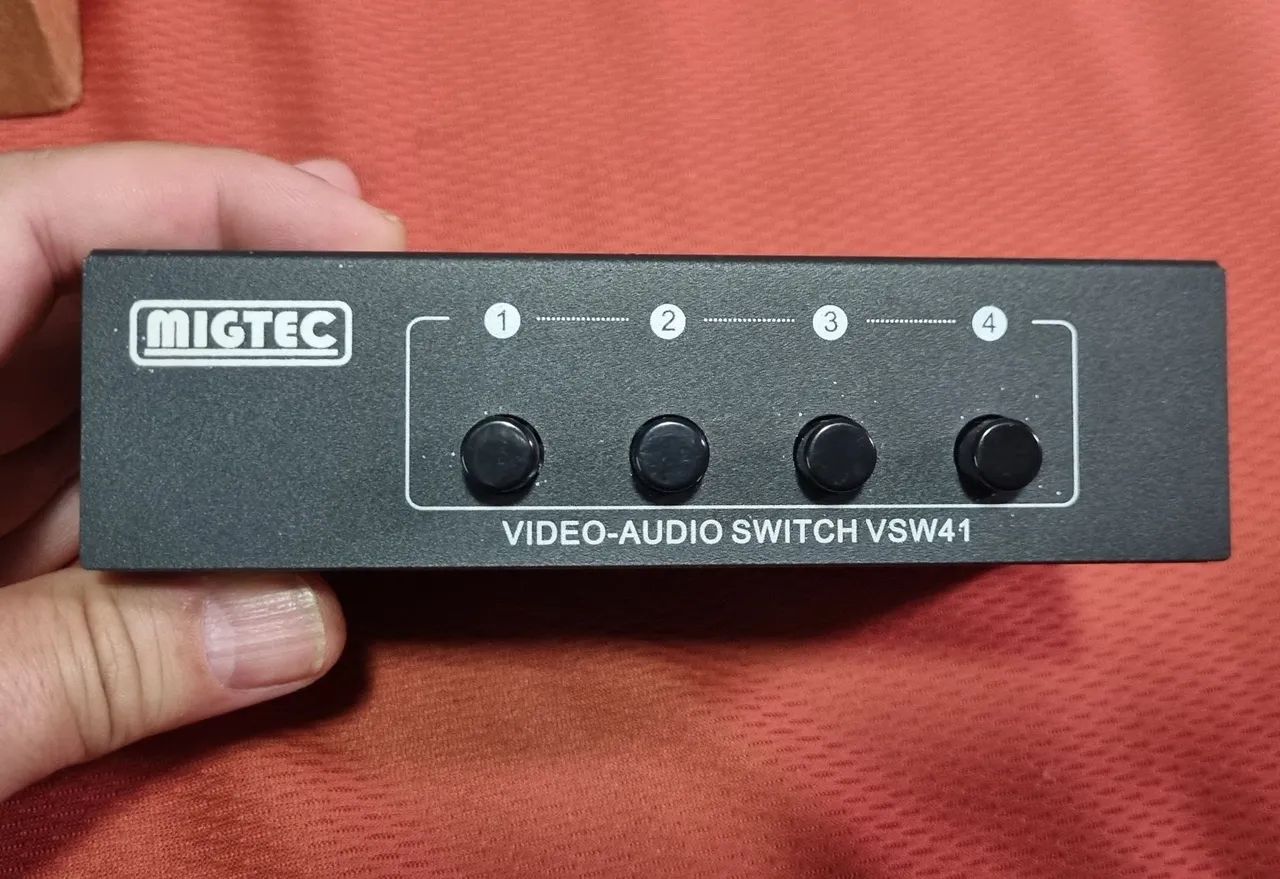Switch áudio e vídeo 4 entradas 1 saida