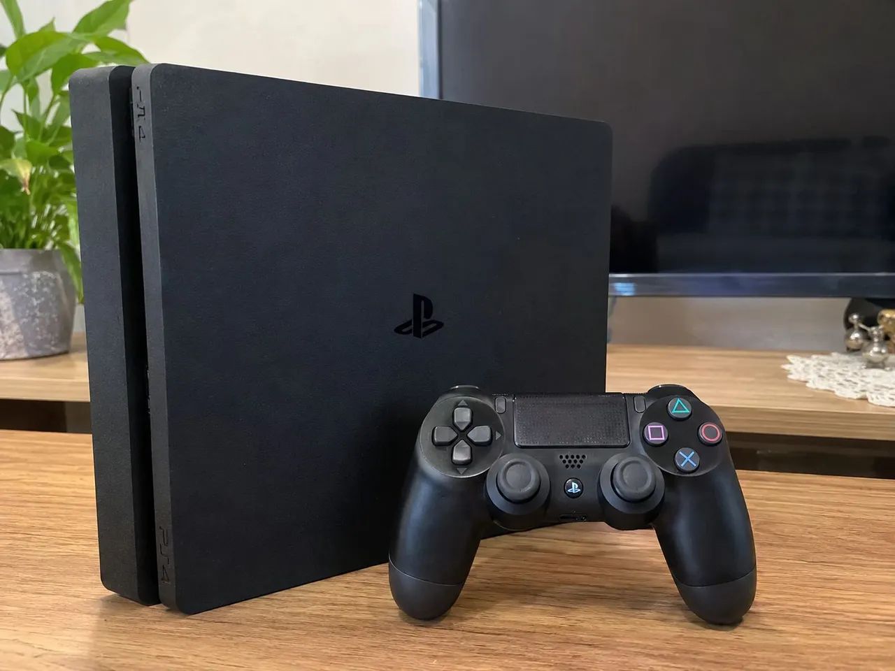 PLAYSTATION 4