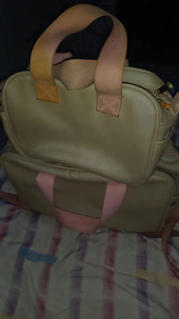 Bolsa usada porém conservada saída da maternidade etc.. só falta lavar as alças 60 reais  - Foto 4