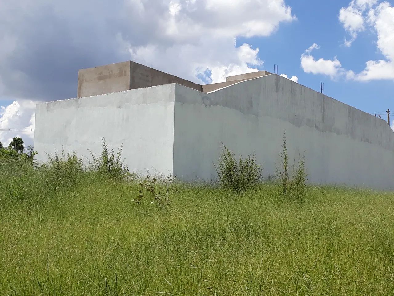 Aluga-se casa