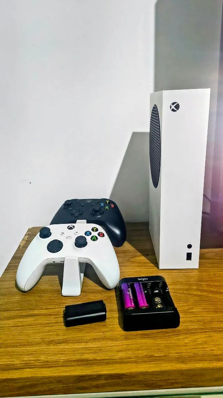 Xbox Séries S com 2 controles  