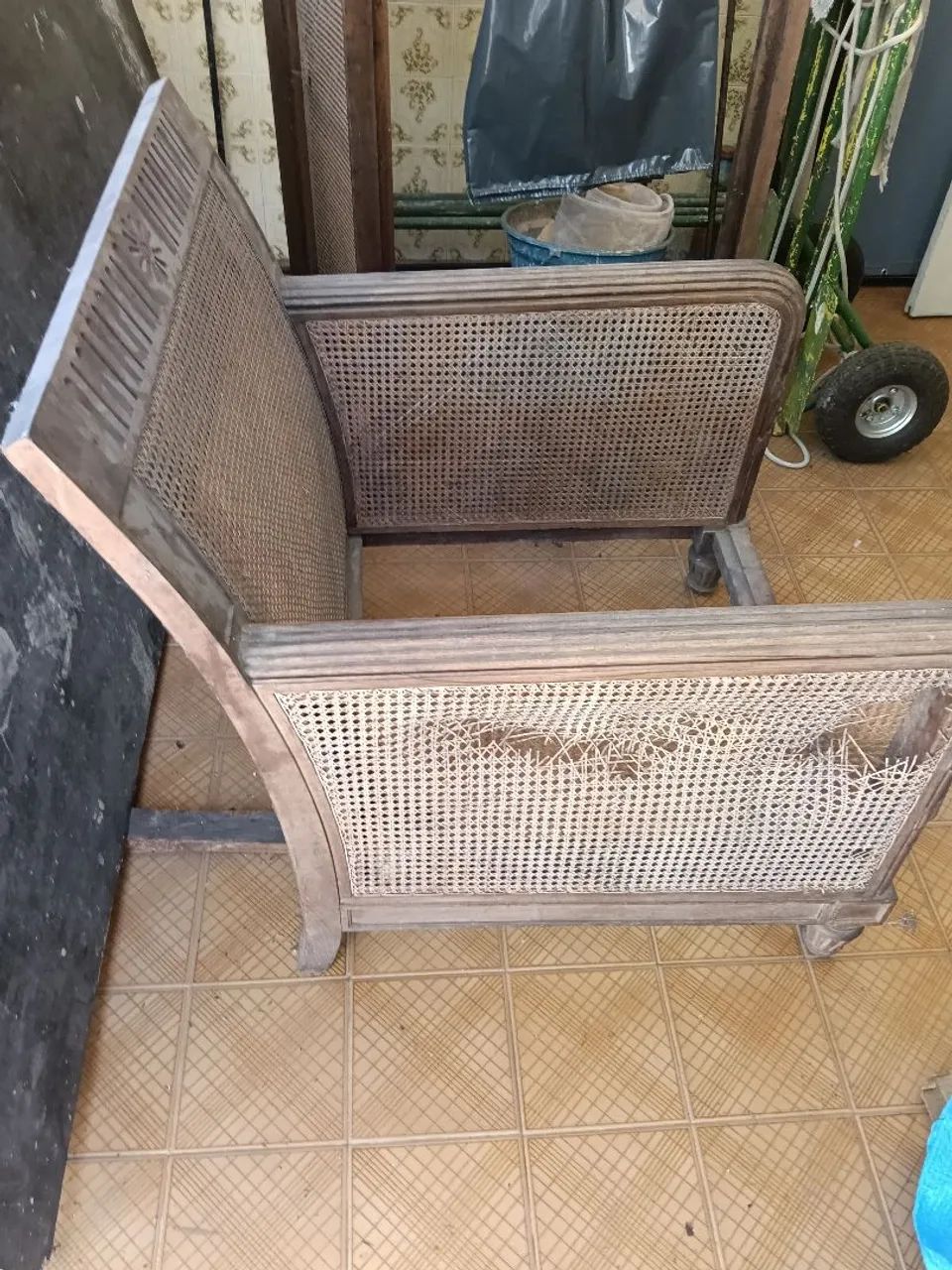 Duas poltronas,um e três lugares  - Foto 3