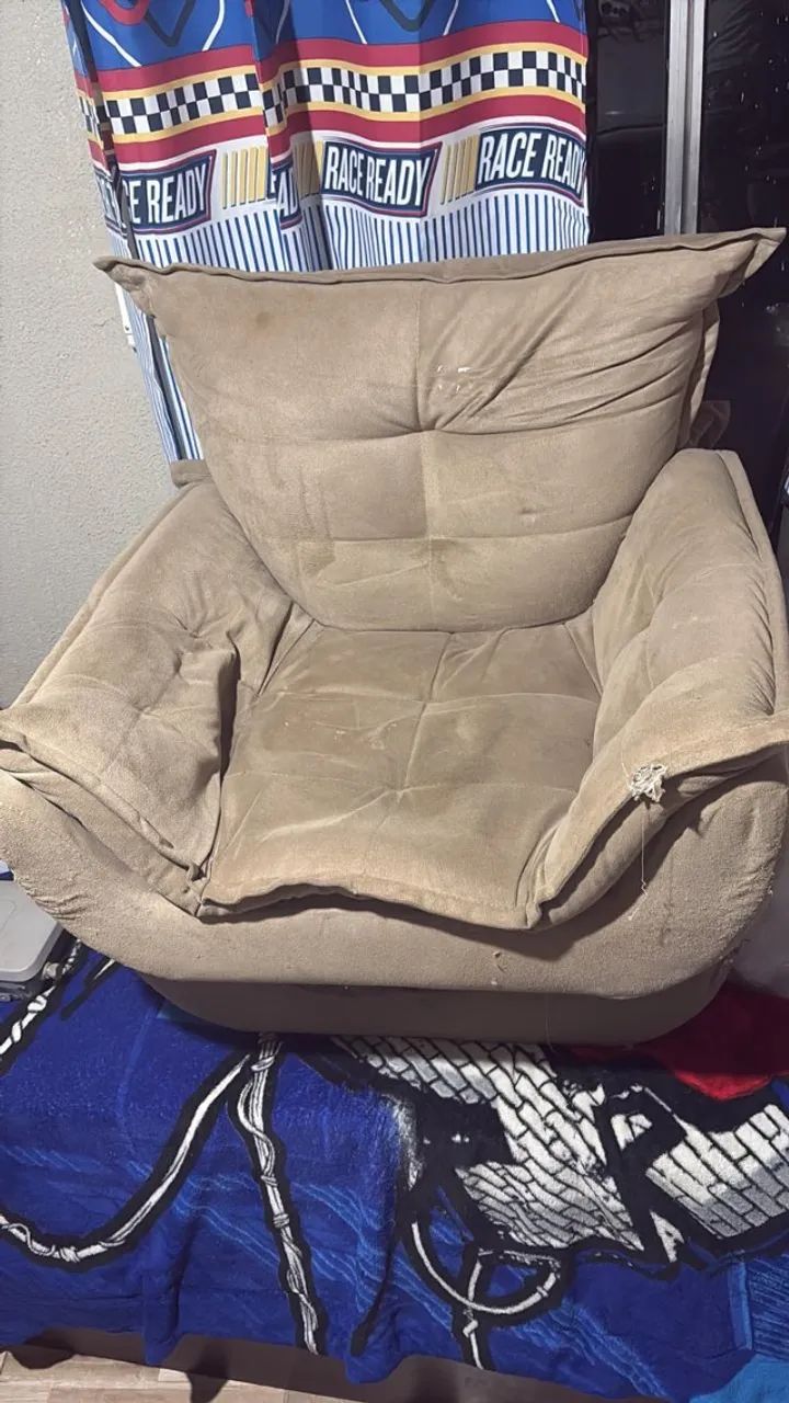 Duas poltronas com pes de madeiras - Foto 2